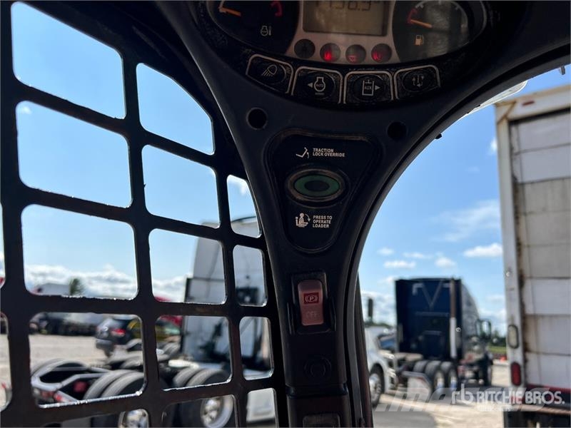 Bobcat T595 Smykem řízené nakladače