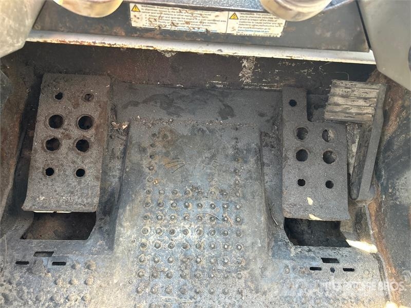 Bobcat T595 Smykem řízené nakladače