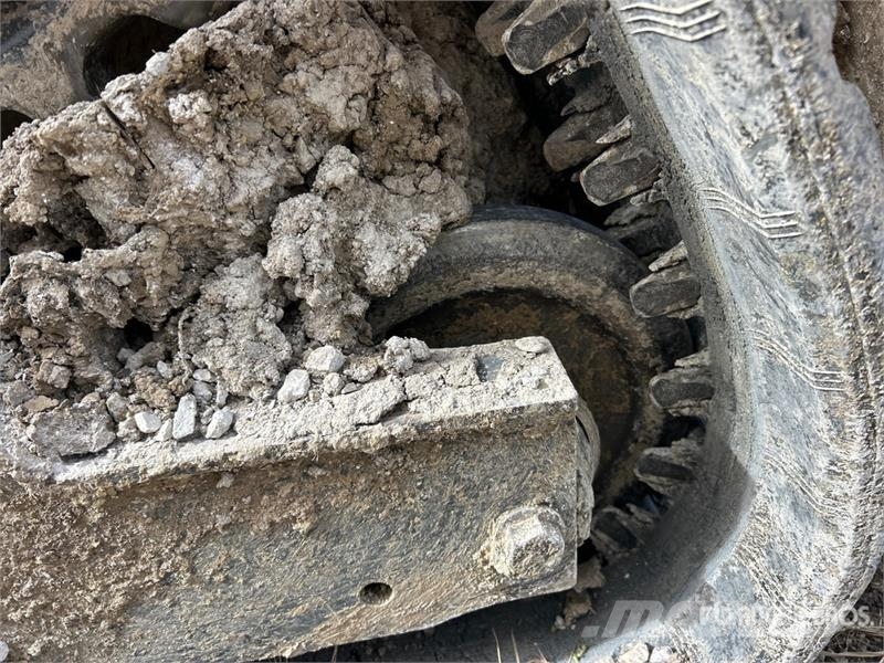 Bobcat T64 Compact Track Loader (Inoperable) Skid steer loaders