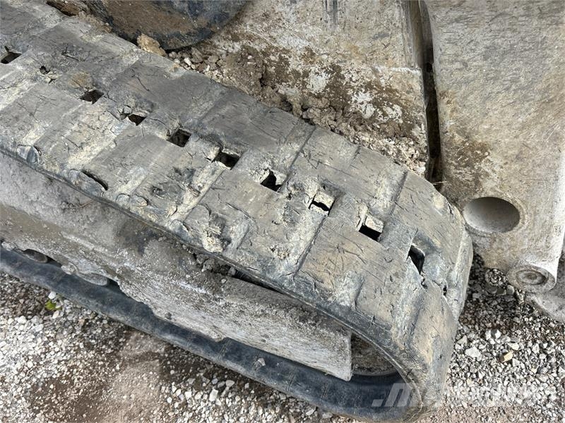 Bobcat T64 Compact Track Loader (Inoperable) Skid steer loaders