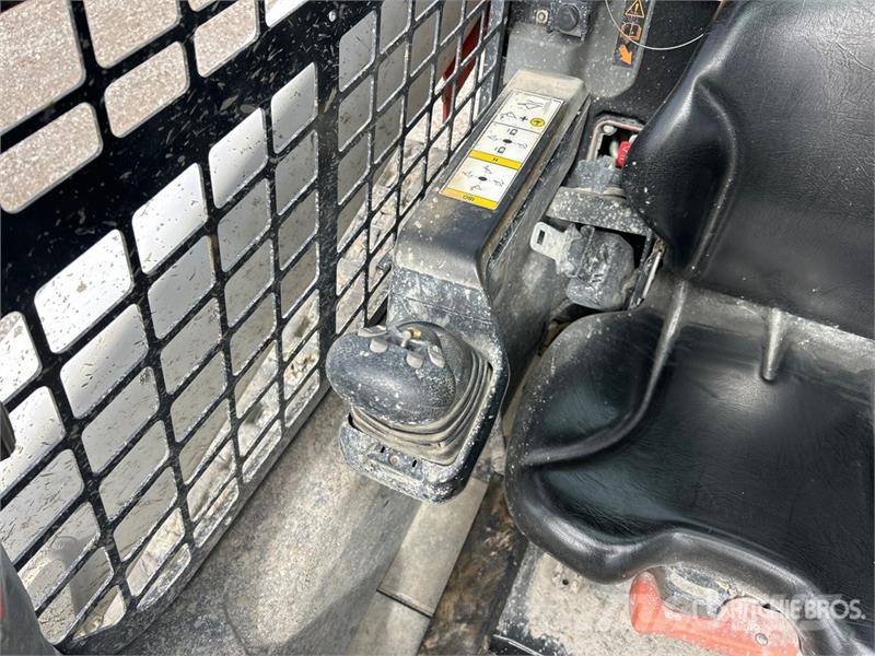 Bobcat T64 Two-Speed Compact Track Loader (Inoperable) Lietoti riteņu kompaktiekrāvēji