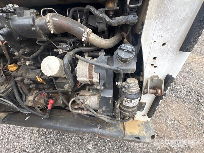 Bobcat T870 لوادر انزلاقية التوجيه