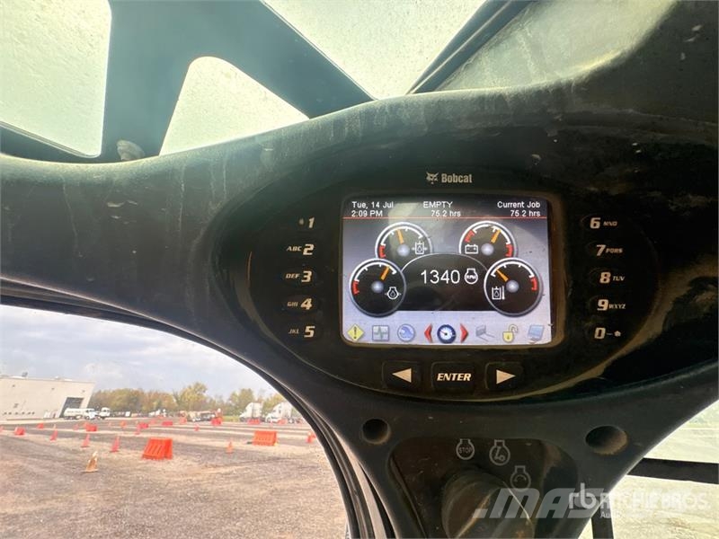 Bobcat T870 لوادر انزلاقية التوجيه