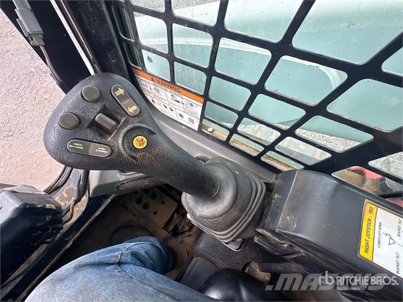 Bobcat T870 لوادر انزلاقية التوجيه