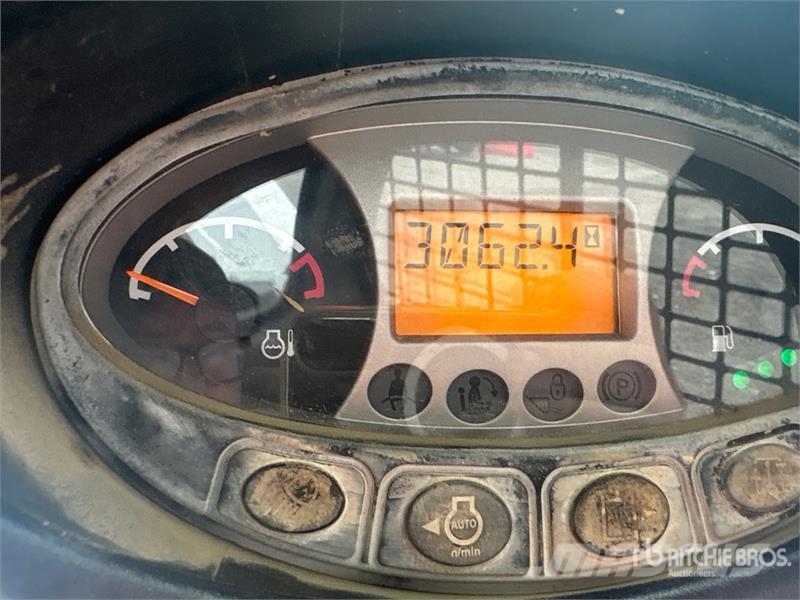 Bobcat T870 لوادر انزلاقية التوجيه