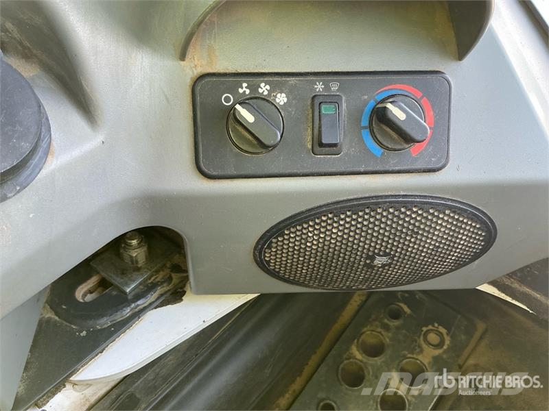 Bobcat T870 Skid steer mini nakladalci