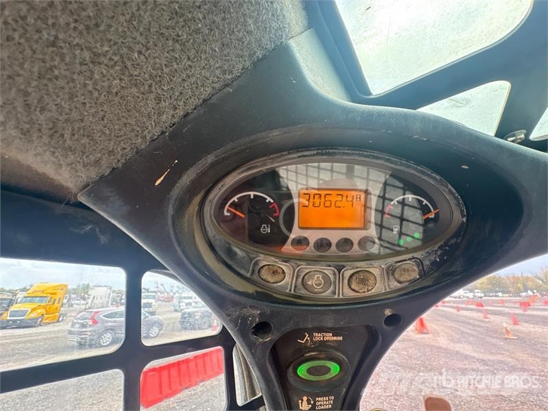 Bobcat T870 لوادر انزلاقية التوجيه
