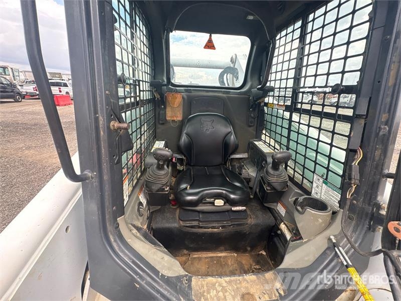 Bobcat T870 لوادر انزلاقية التوجيه