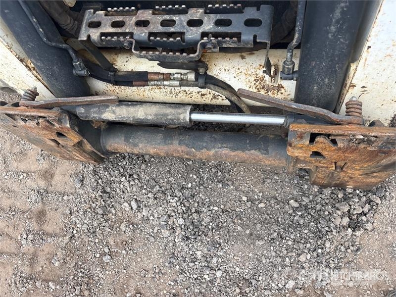 Bobcat T870 لوادر انزلاقية التوجيه