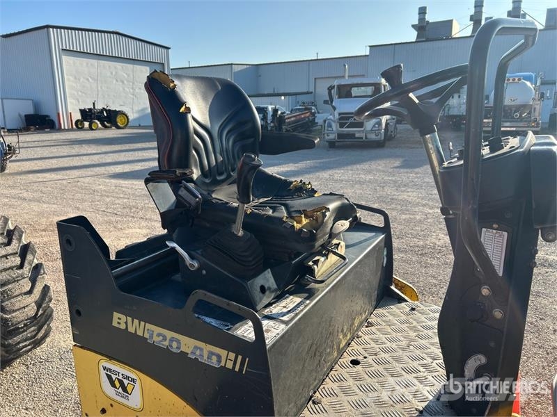 Bomag BW120AD-4 Double Drum Roller Porinių būgnų volai