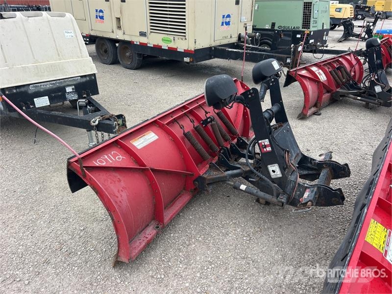 Boss 8 ft 2 Way Snow Plow - Fits Truck Снежные отвалы и плуги