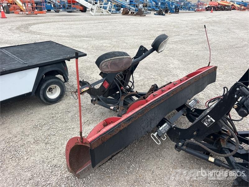 Boss 8 ft 2 Way Snow Plow - Fits Truck Снежные отвалы и плуги