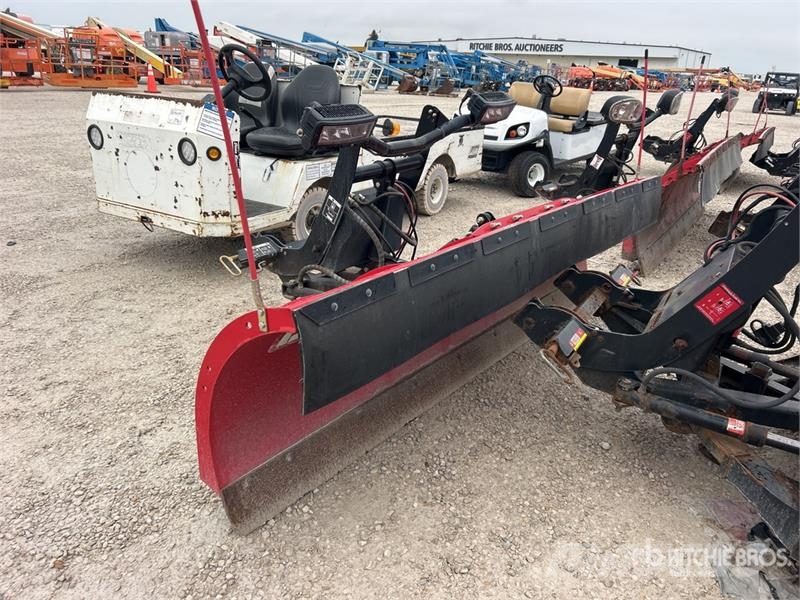 Boss 8 ft 6 in 2 Way Snow Plow - Fits Truck Снежные отвалы и плуги