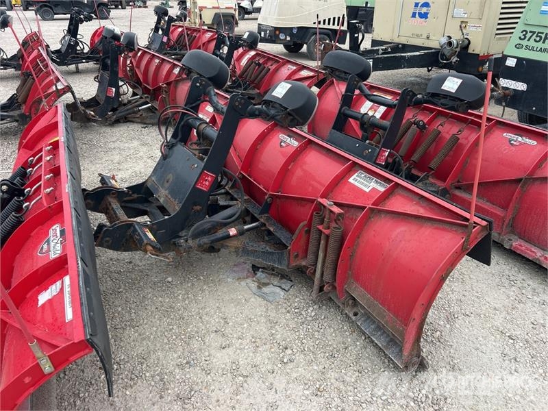 Boss 9 ft 2 Way Snow Plow - Fits Truck Снежные отвалы и плуги