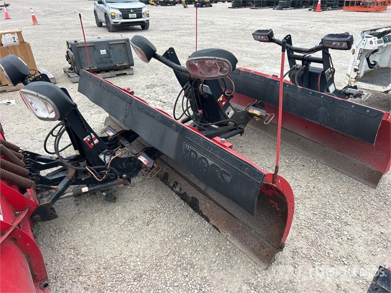 Boss 9 ft 2 Way Snow Plow - Fits Truck Снежные отвалы и плуги
