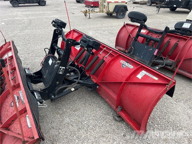Boss STB03168 8 ft 6 in Snow Plow - Fits Truck Kar küreme biçaklari