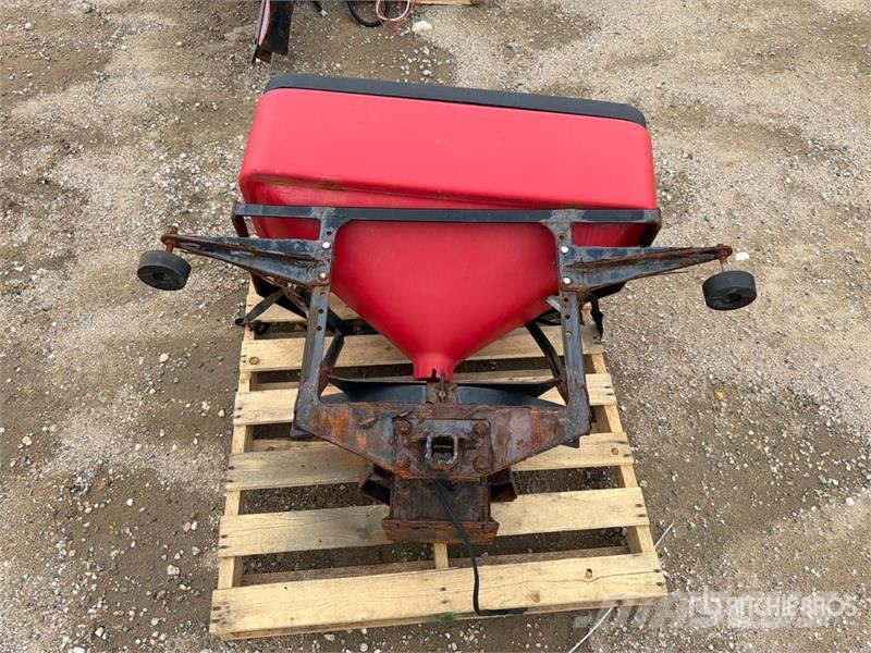 Boss TG806000 Electric Salt Spreader Hiekan- ja suolanlevittimet