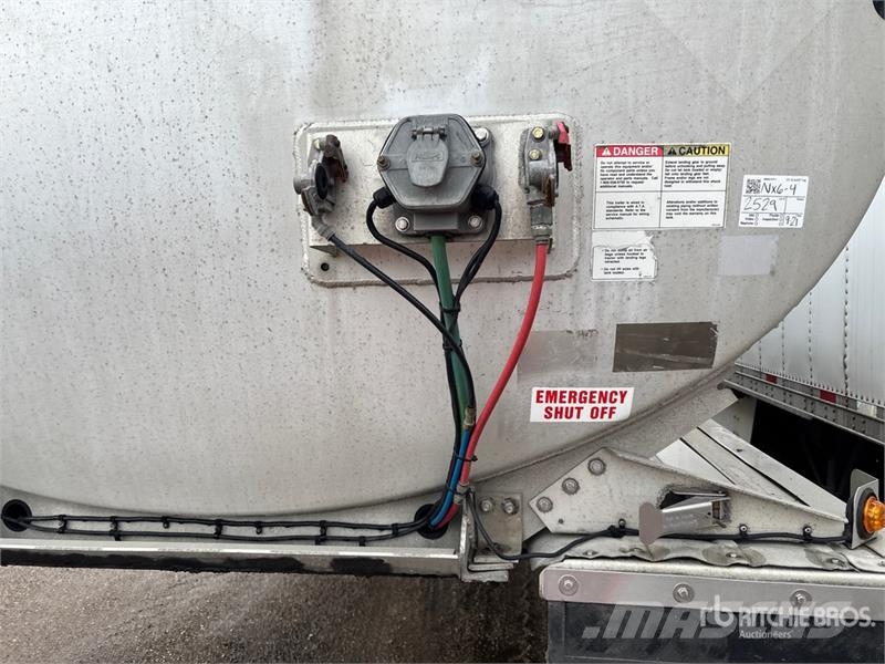 Brenner MC406 10000 gal T/A Tanker Trailer Прицепы-цистерны