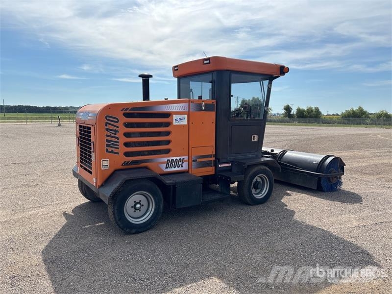 Broce FMJ-470 Self-Propelled Broom Zametacie stroje