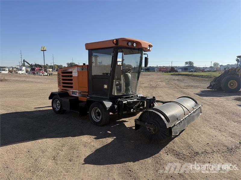 Broce FMJ-470 Self-Propelled Broom كناسات