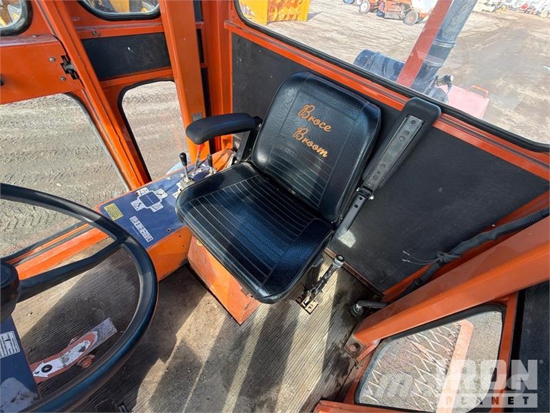 Broce RJT-350 Self-Propelled Broom Barredoras