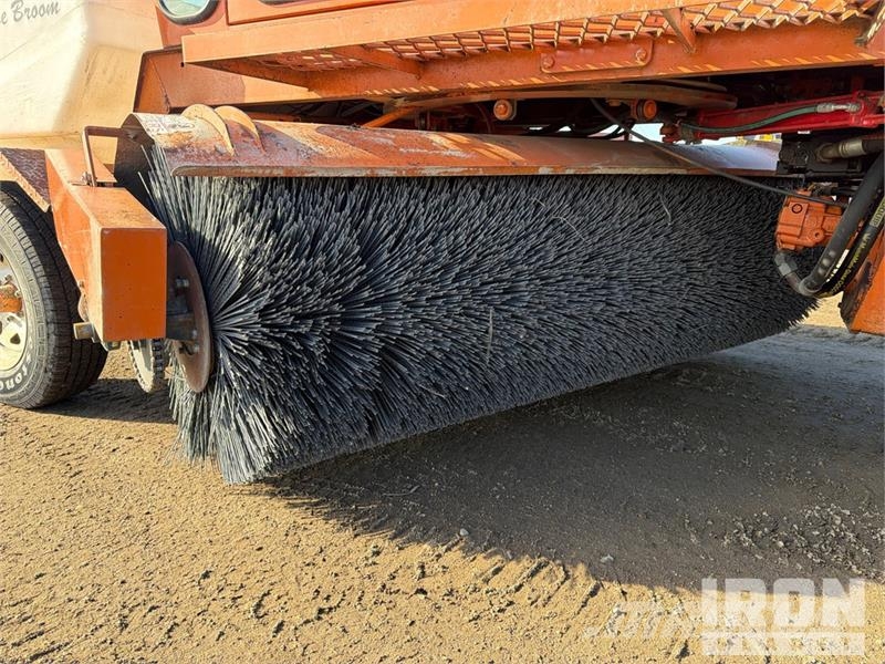 Broce RJT-350 Self-Propelled Broom Barredoras