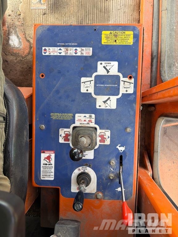 Broce RJT-350 Self-Propelled Broom Barredoras