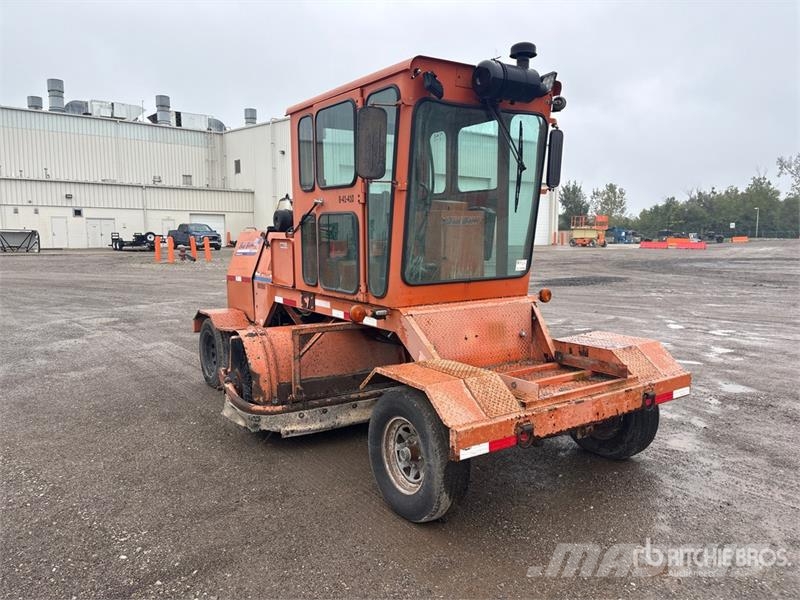 Broce Self-Propelled Broom Lakaisukoneet
