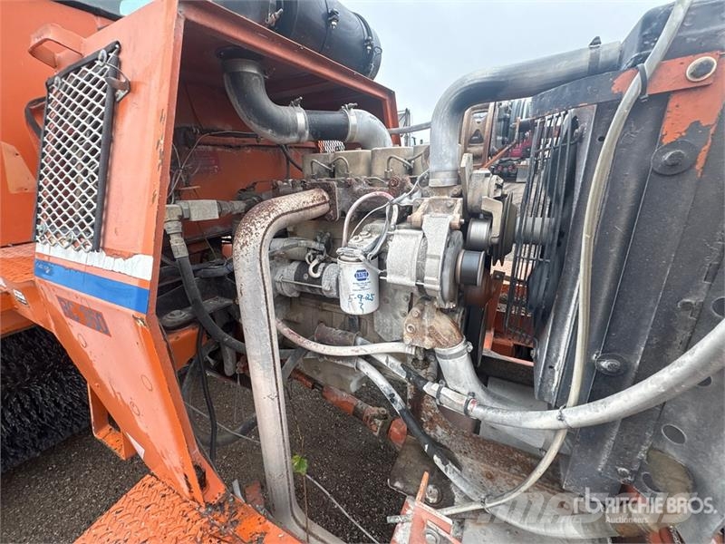Broce Self-Propelled Broom Lakaisukoneet