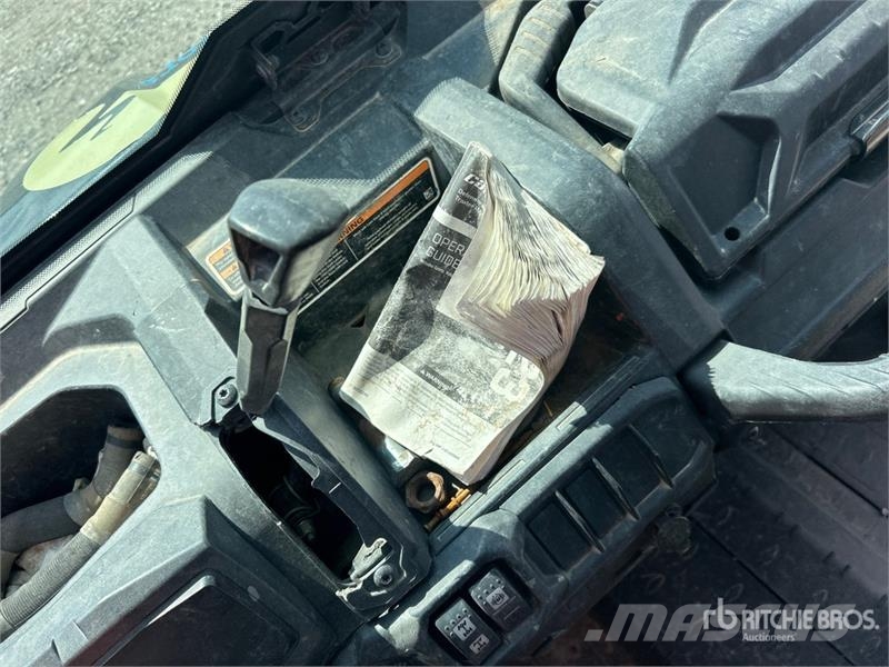 Can-am Defender 4x4 Utility Vehicle (Inoperable) ماكينات منفعة عامة
