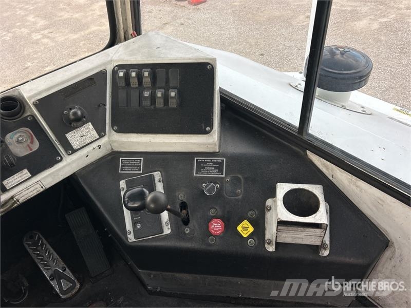 Capacity TJ5000 4x2 Spotter Truck Tractores terminais