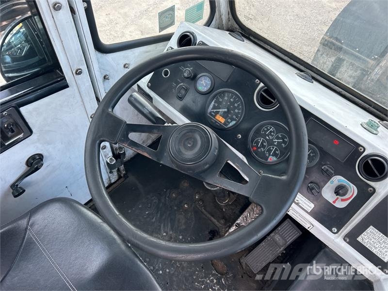 Capacity TJ5000 4x2 Spotter Truck Terminaalitraktorit