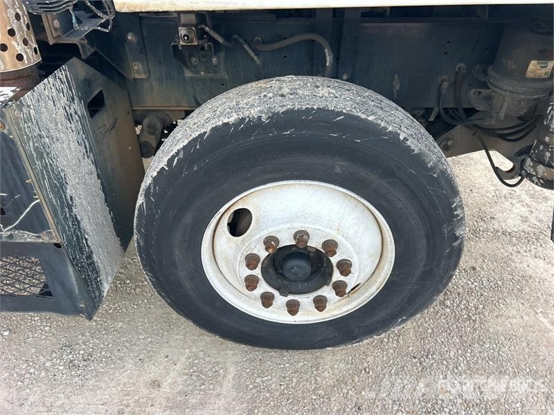Capacity TJ5000 4x2 Spotter Truck Tractores terminais