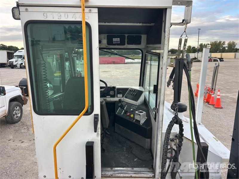 Capacity TJ5000 4x2 Spotter Truck Tractores terminais