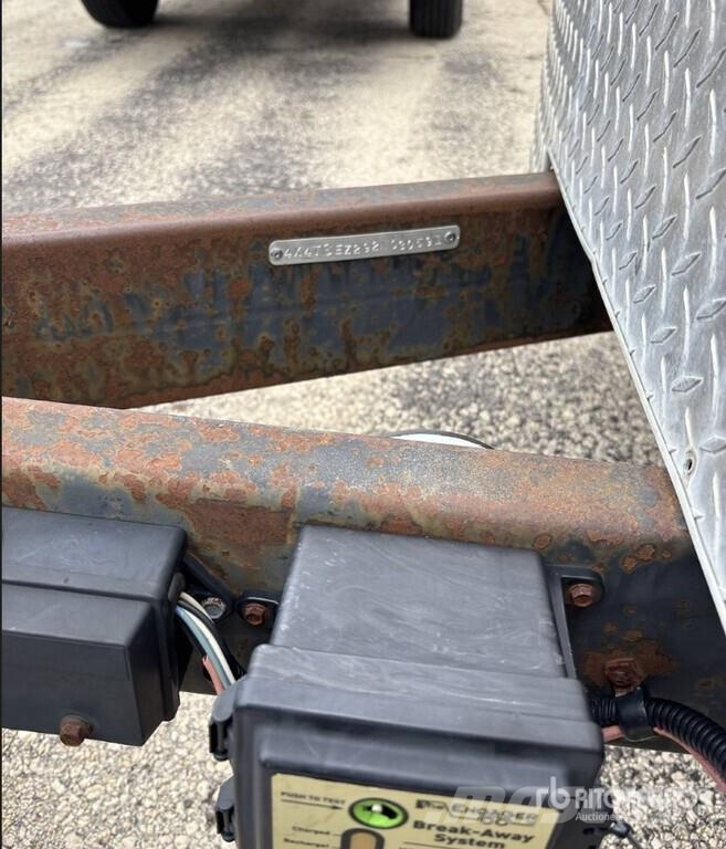 Cargo Mate 20 ft T/A Enclosed Trailer Umpikoriperävaunut