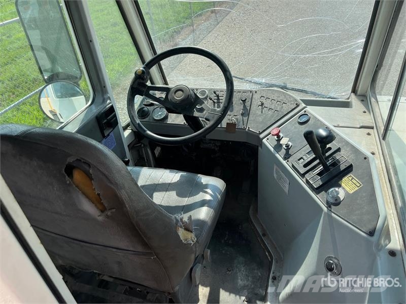 CARGOTEC 4x2 Spotter Truck (Inoperable) Terminaltrekkers