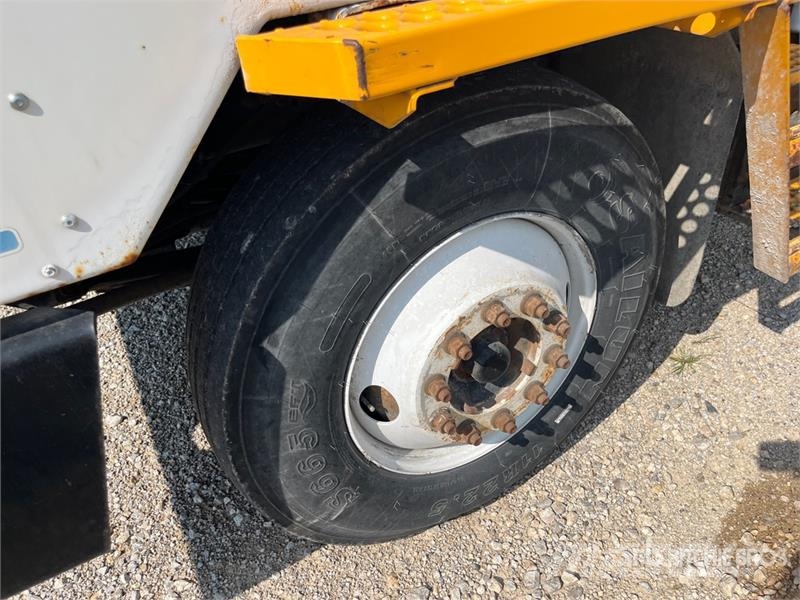 CARGOTEC 4x2 Spotter Truck (Inoperable) Terminaltrekkers