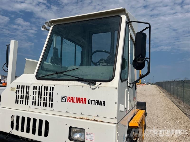 CARGOTEC 4x2 Spotter Truck (Inoperable) Terminaltrekkers