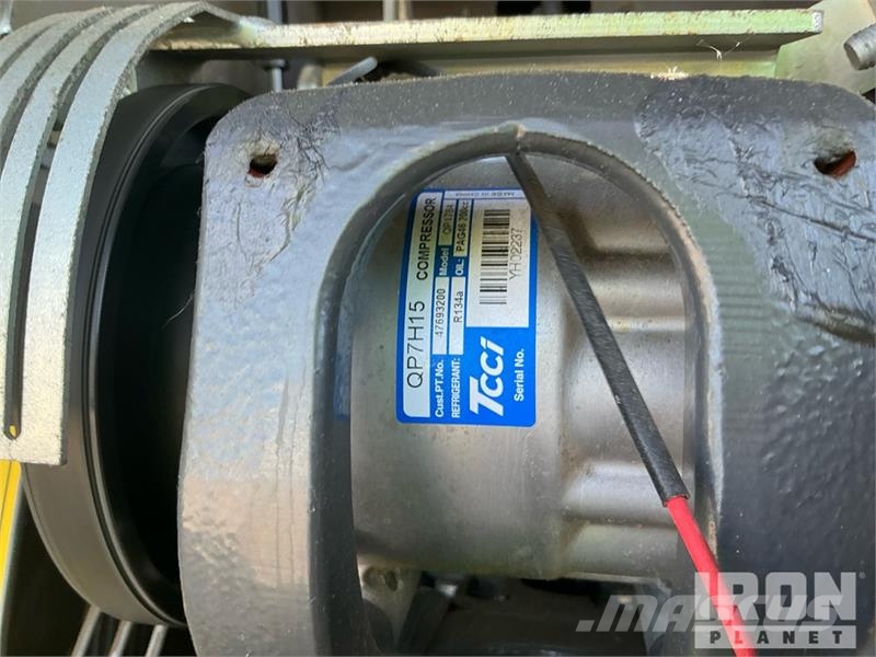 CASE 221F Radlader