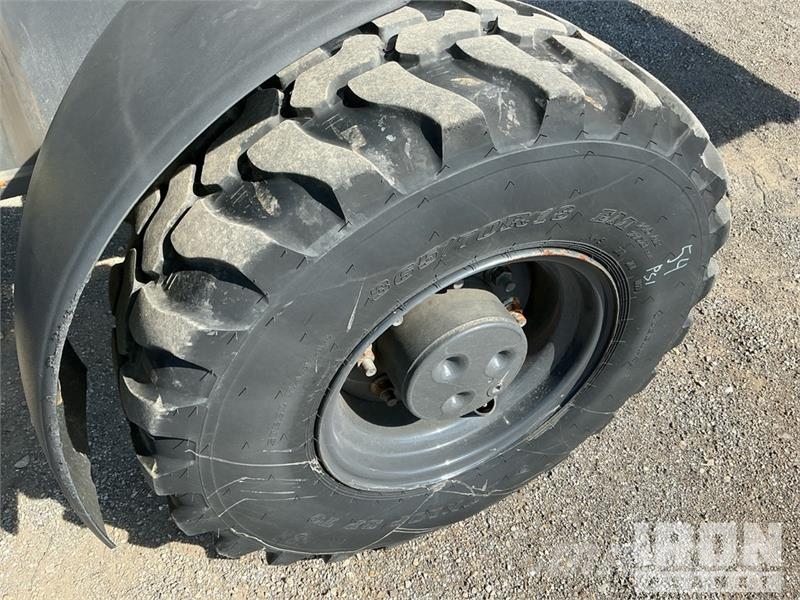 CASE 221F Radlader