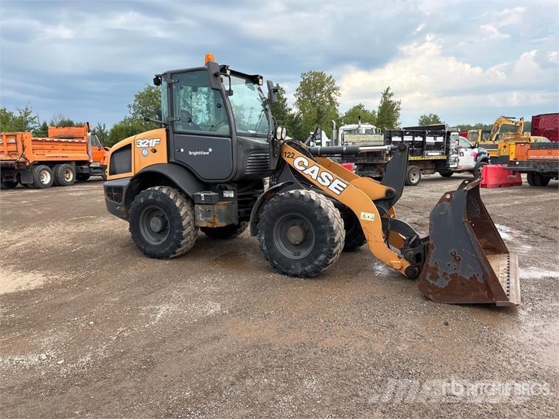 CASE 321F Radlader