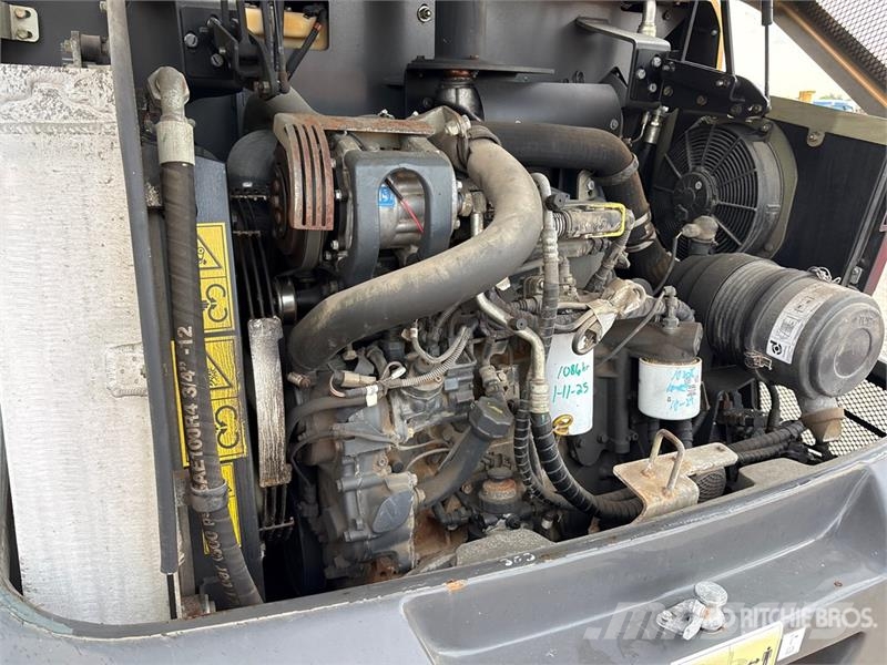 CASE 321F Radlader
