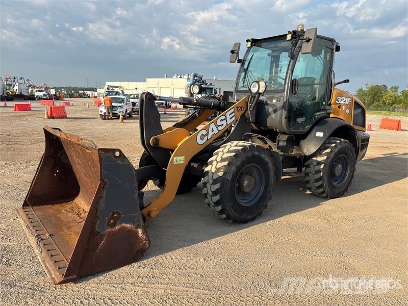 CASE 321F Radlader