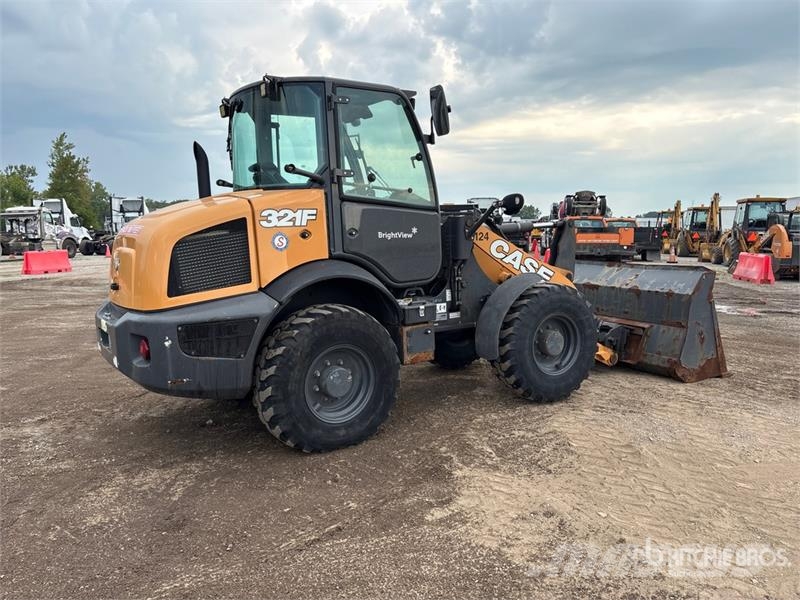 CASE 321F Radlader