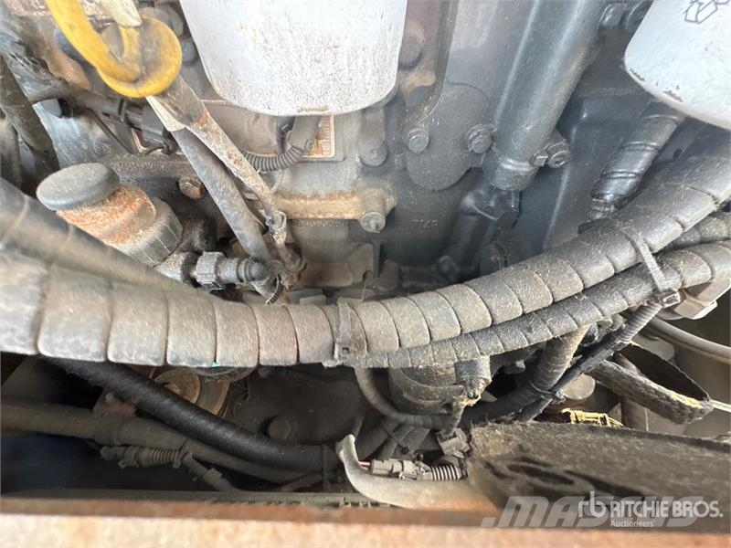 CASE 321F Radlader
