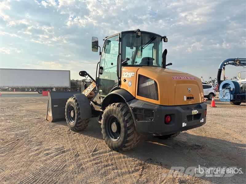 CASE 321F Radlader