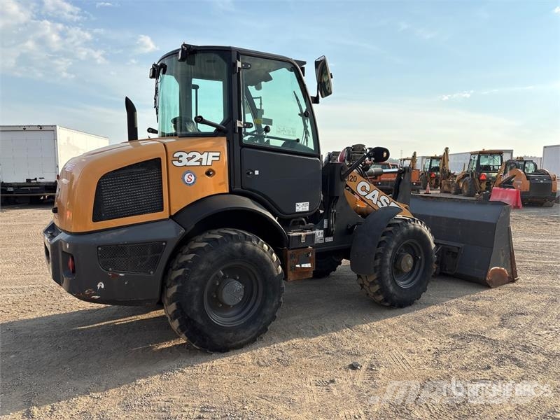 CASE 321F Radlader