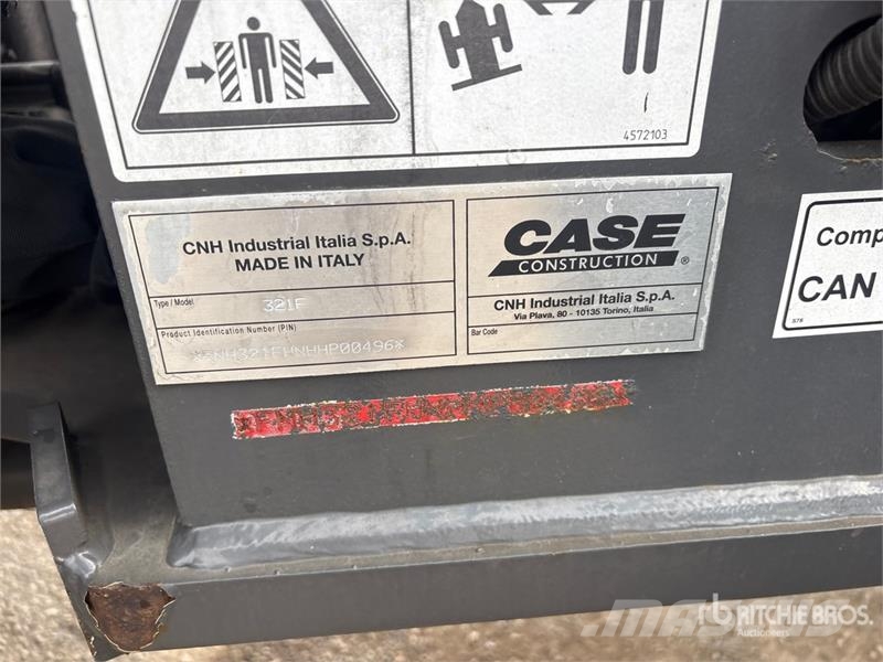 CASE 321F Kolesni nakladalci