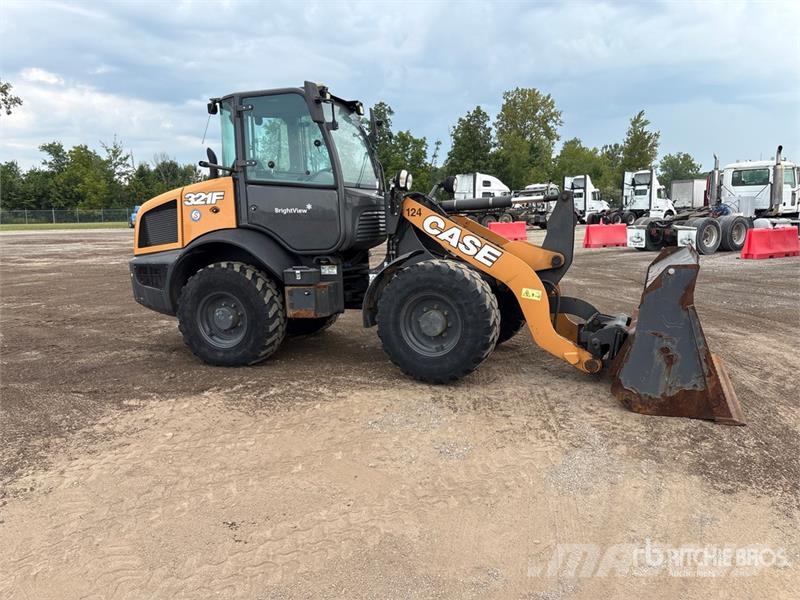 CASE 321F Radlader