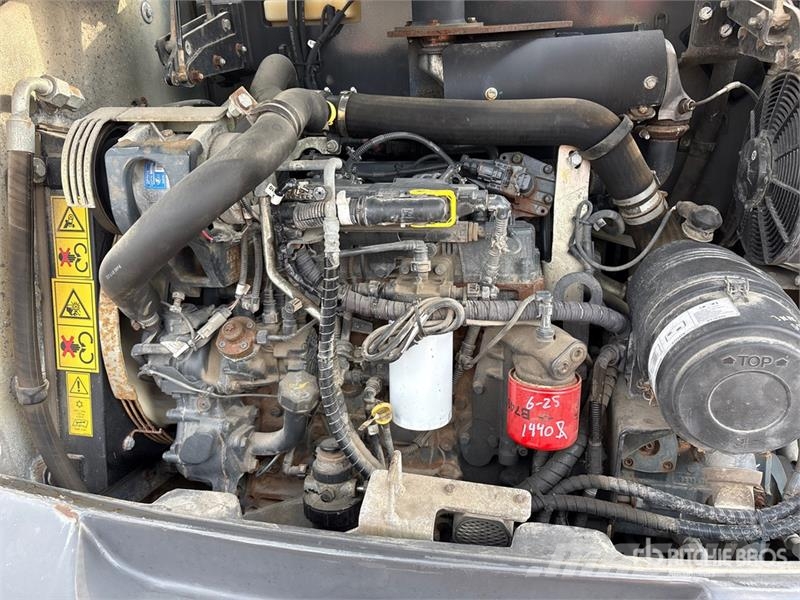 CASE 321F Radlader